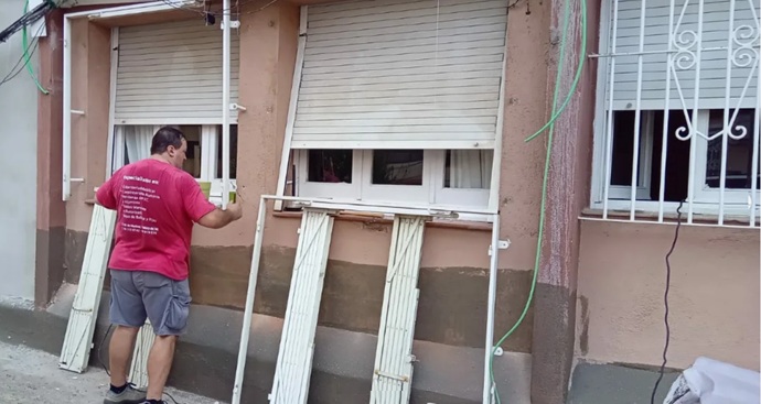 Instal.lacions i Reparacions Josegra: Adaptación y Corte de Rejas de Acero en el Barri d'Horta