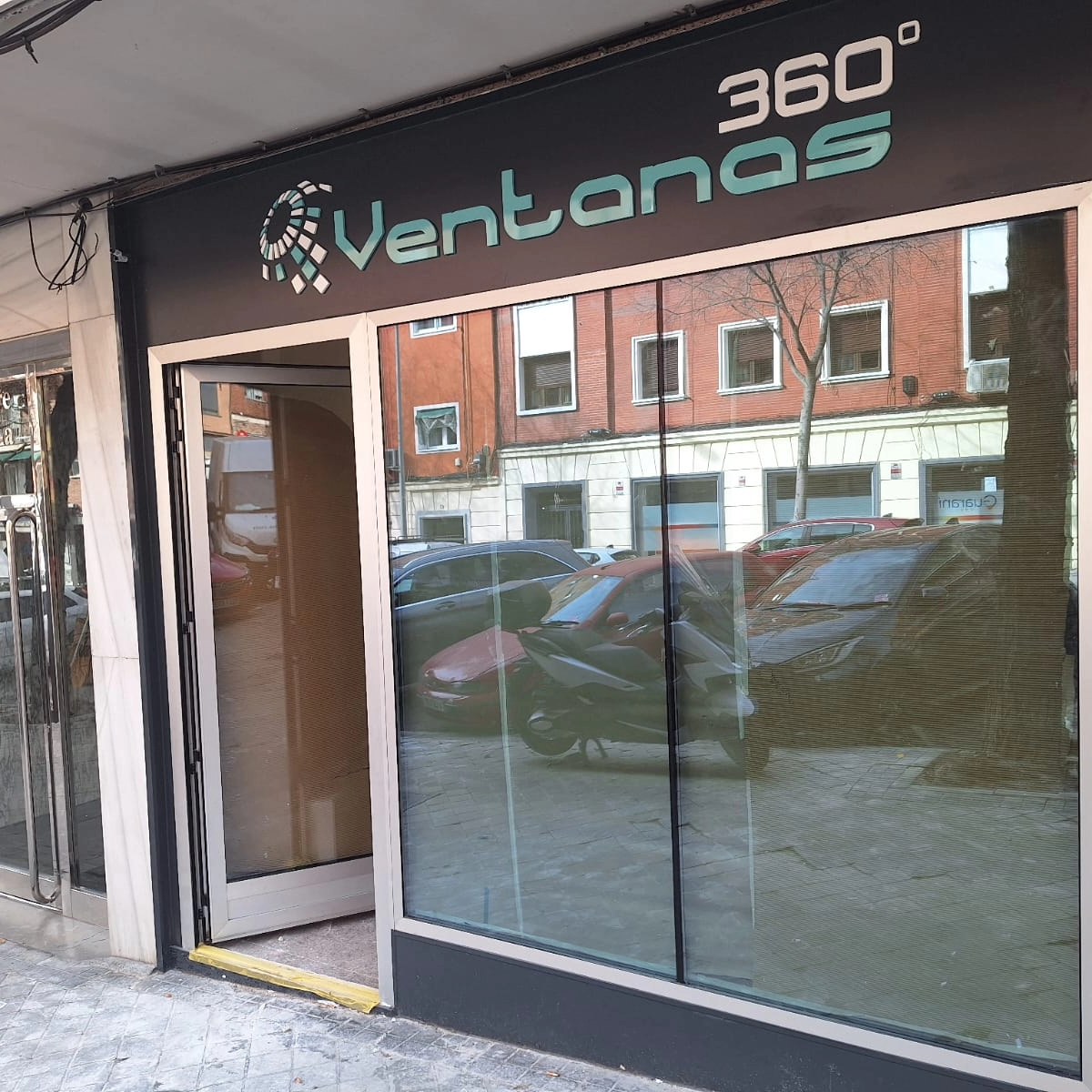 Nuevo Showroom y Tiendas Mundo Ventanas 360: Cerramientos de PVC y Aluminio en Madrid