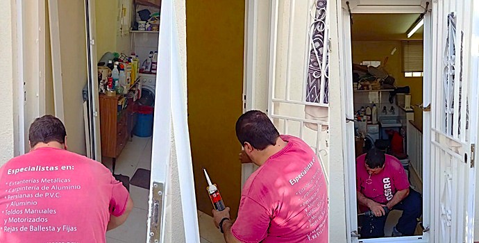 Reemplazo de Carpintería Exterior en Carrer Rivero: La Solución Definitiva de Josegra en Aluminio para Salidas a Cubierta